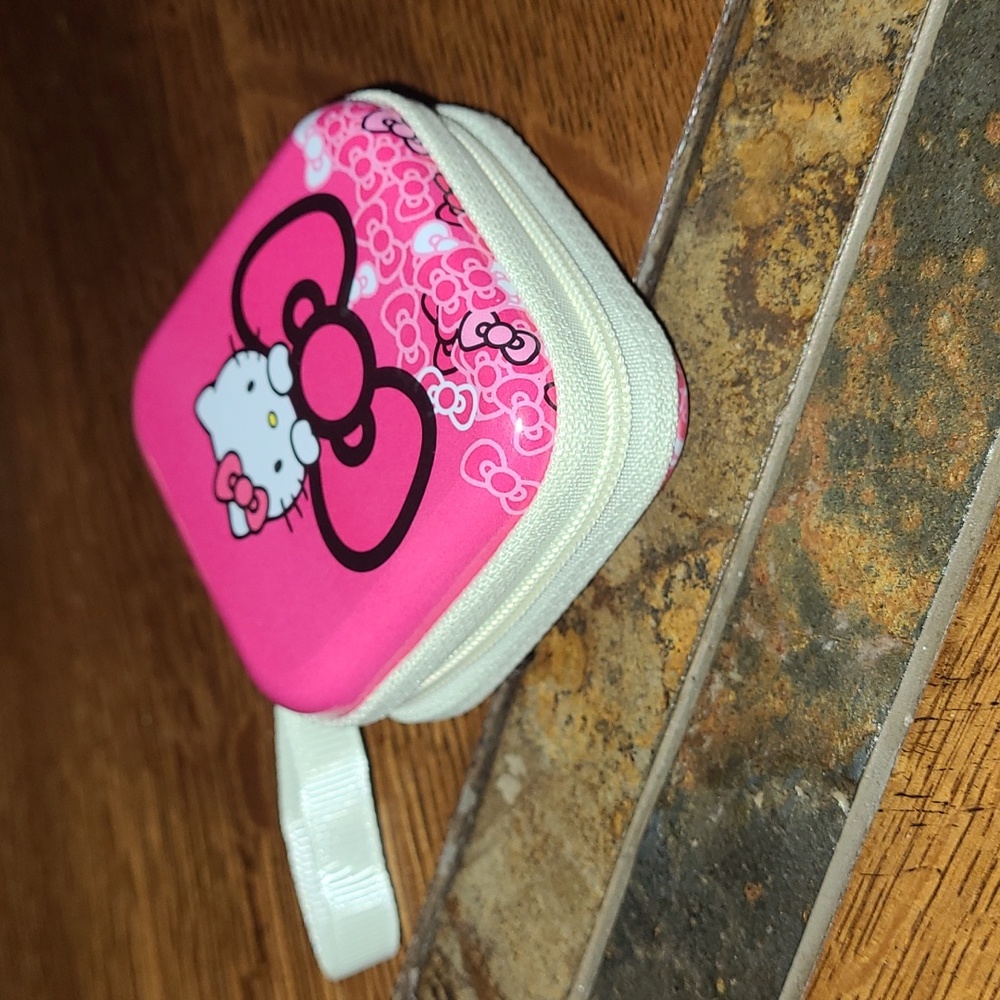 Hello Kitty Earbud Hard Case - Picture 9 of 15